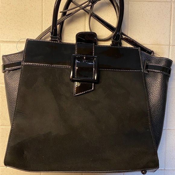 Nine West Handbags - Nine West Black Crossbody Purse